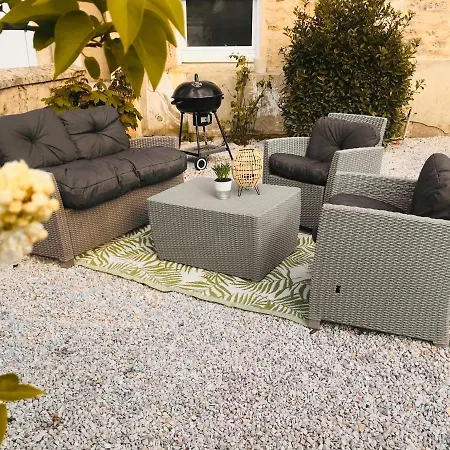 Le Salon De L'isle Holiday home *